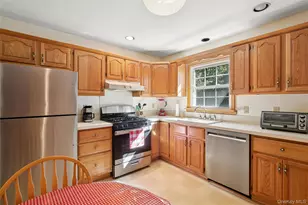 94 Mobrey Ln, Smithtown, NY 11787 - Photo 15