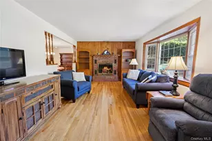 94 Mobrey Ln, Smithtown, NY 11787 - Photo 7