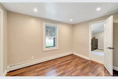 26 Lindner, Smithtown, NY 11787 - Photo 9