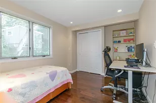 7 Robbins Ln, Great Neck, NY 11020 - Photo 27