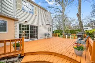 7 Robbins Ln, Great Neck, NY 11020 - Photo 31