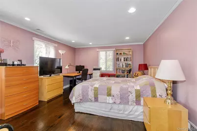 7 Robbins Lane, Great Neck, NY 11020 - Photo 21