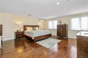 7 Robbins Ln, Great Neck, NY 11020 - Photo 17