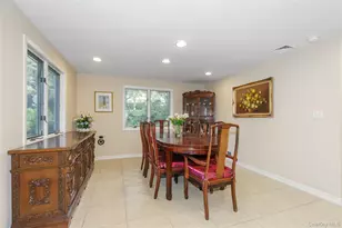 7 Robbins Ln, Great Neck, NY 11020 - Photo 7