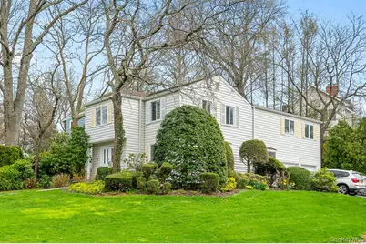 7 Robbins Lane, Great Neck, NY 11020 - Photo 1