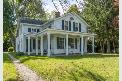 19450 Main Road, Mattituck, NY 11952 - Photo 1