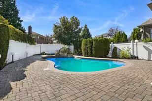 149-62 Powells Cove Blvd, Whitestone, NY 11357 - Photo 37