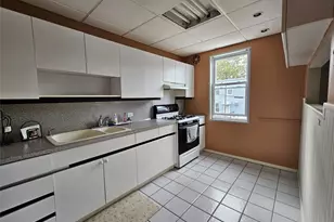 78-52 79th Ln, Glendale, NY 11385 - Photo 13