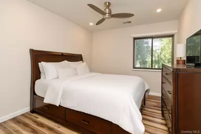 9 Squirrel Hill #231, Roslyn, NY 11576 - Photo 13