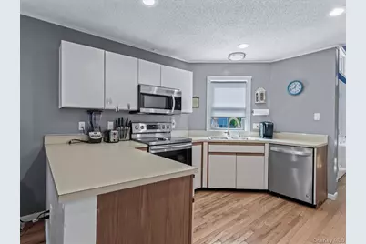 2 Limetree Drive, Manorville, NY 11949 - Photo 7