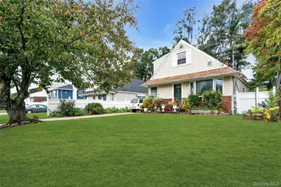 54 E 15th Street, Huntington Station, NY 11746 - Photo 3