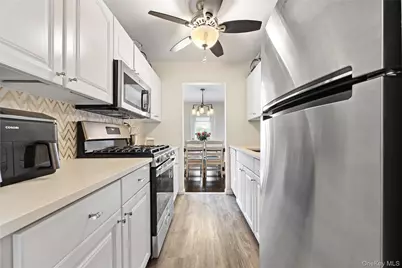 667 Pelham Rd. Road #B5, New Rochelle, NY 10805 - Photo 9