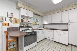 350 Paul Pl, West Hempstead, NY 11552 - Photo 7