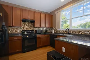 1404 Hawthorn Way, New Windsor, NY 12553 - Photo 19