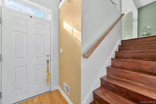 1404 Hawthorn Way, New Windsor, NY 12553 - Photo 9