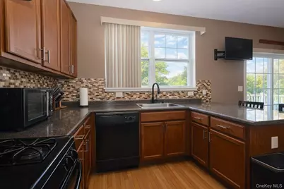 1404 Hawthorn Way, New Windsor, NY 12553 - Photo 17