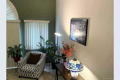 16 Linda Lane, New York, NY 10312 - Photo 3