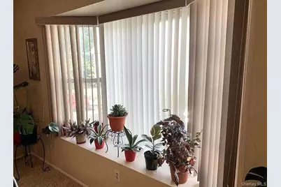 16 Linda Lane, New York, NY 10312 - Photo 5