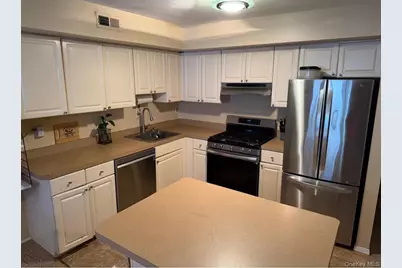 16 Linda Lane, New York, NY 10312 - Photo 7