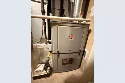 16 Linda Lane, New York, NY 10312 - Photo 19