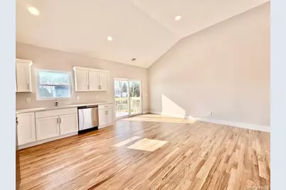 40 St George Drive, Shirley, NY 11967 - Photo 5