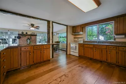 147 N Country Road, Mount Sinai, NY 11766 - Photo 9