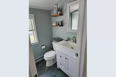 681 N Clinton Avenue, Lindenhurst, NY 11757 - Photo 17