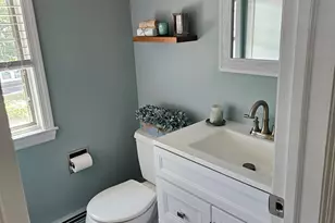 681 N Clinton Ave, Lindenhurst, NY 11757 - Photo 17