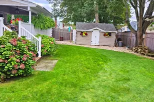 681 N Clinton Ave, Lindenhurst, NY 11757 - Photo 3