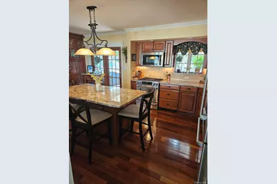 681 N Clinton Avenue, Lindenhurst, NY 11757 - Photo 13