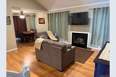 234 Ivy Meadow Court, Middle Island, NY 11953 - Photo 5