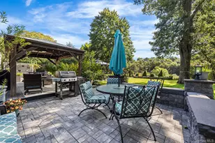 1066 Old Town Rd, Coram, NY 11727 - Photo 23