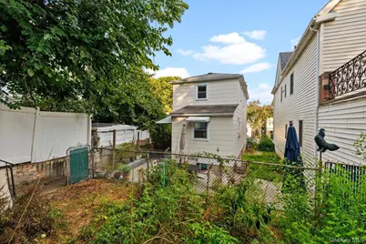 105 Hart Avenue, Yonkers, NY 10704 - Photo 27