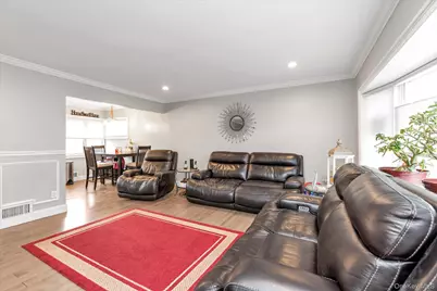 5 Wilfred Boulevard, Hicksville, NY 11801 - Photo 3