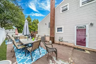 197 E 2nd St, Deer Park, NY 11729 - Photo 17