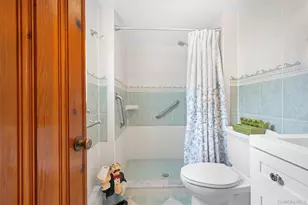 4 Elm St, Greenvale, NY 11548 - Photo 27