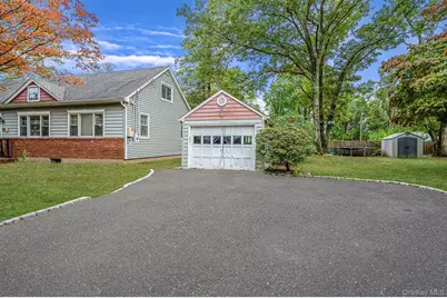 34 Rose Court, Smithtown, NY 11787 - Photo 3