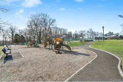 8 Wyndover Woods Lane #18, White Plains, NY 10603 - Photo 17