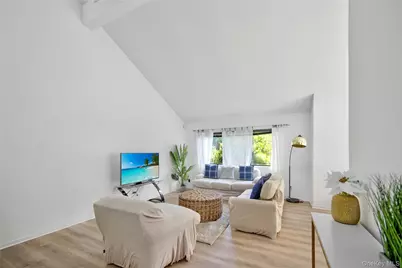 8 School Street, Hampton Bays, NY 11946 - Photo 5