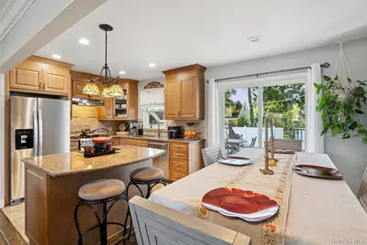 320 W 11th Street, Deer Park, NY 11729 - Photo 11