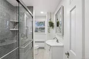 320 W 11th St, Deer Park, NY 11729 - Photo 23