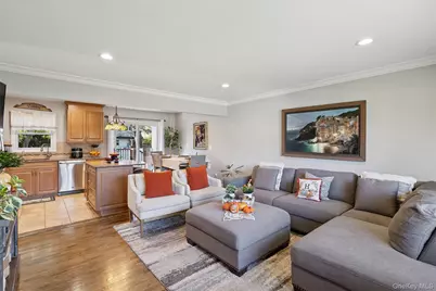 320 W 11th Street, Deer Park, NY 11729 - Photo 5