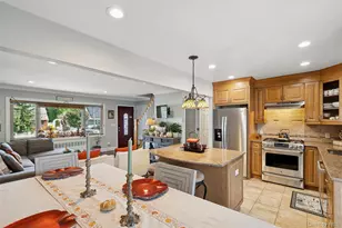 320 W 11th St, Deer Park, NY 11729 - Photo 13