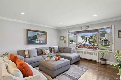 320 W 11th Street, Deer Park, NY 11729 - Photo 7