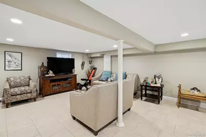 320 W 11th Street, Deer Park, NY 11729 - Photo 25