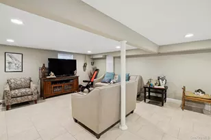 320 W 11th St, Deer Park, NY 11729 - Photo 25