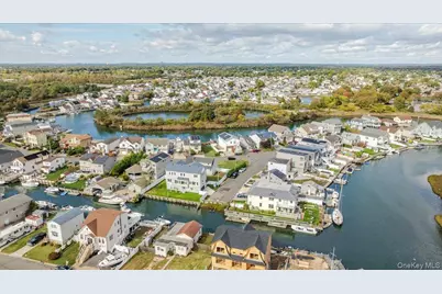 3695 S Somerset Drive, Seaford, NY 11783 - Photo 47