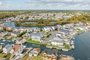 3695 S Somerset Dr, Seaford, NY 11783 - Photo 47