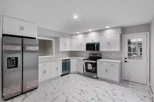 561 Birch Hollow Dr, Shirley, NY 11967 - Photo 7