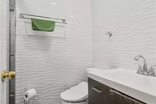 152-10 Peck Ave, Flushing, NY 11355 - Photo 21